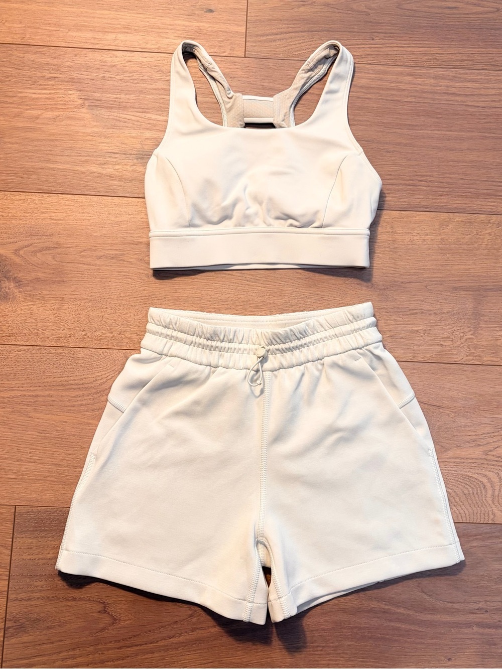 Lululemon Bone SET Bra & Softstreme Shorts
